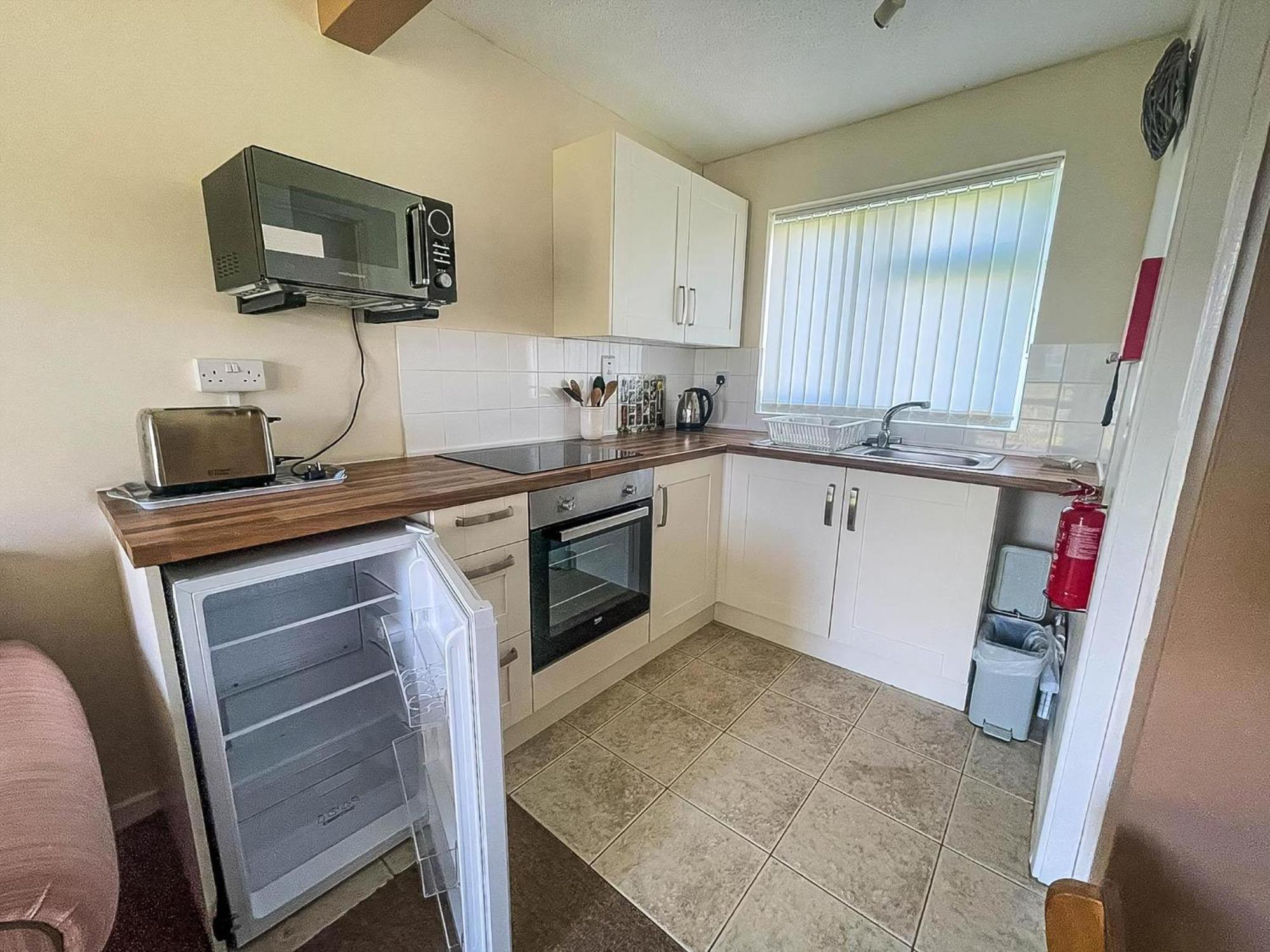 Lovely 4 Berth Chalet To Hire In Hemsby Nearby The Beach Ref 18177B ภายนอก รูปภาพ